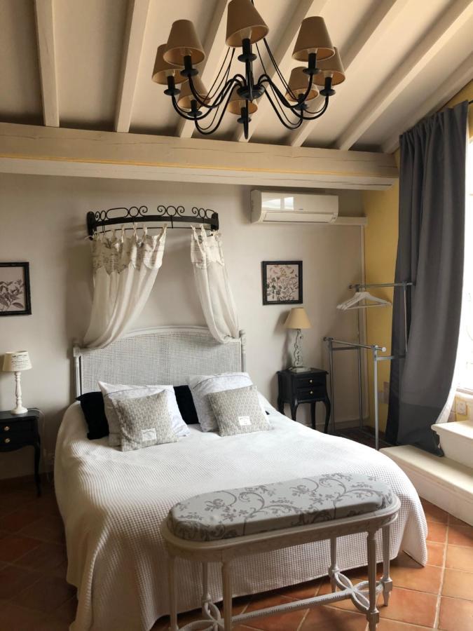 Entre Vignes Et Dentelles Hotel Courthezon Luaran gambar
