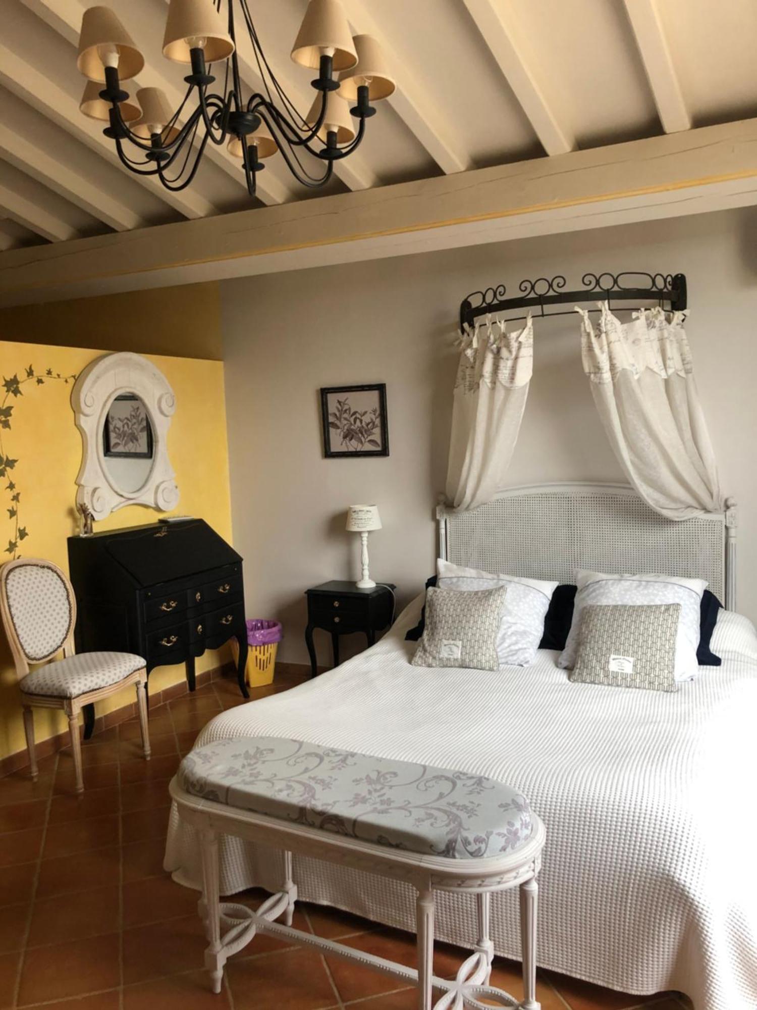 Entre Vignes Et Dentelles Hotel Courthezon Luaran gambar